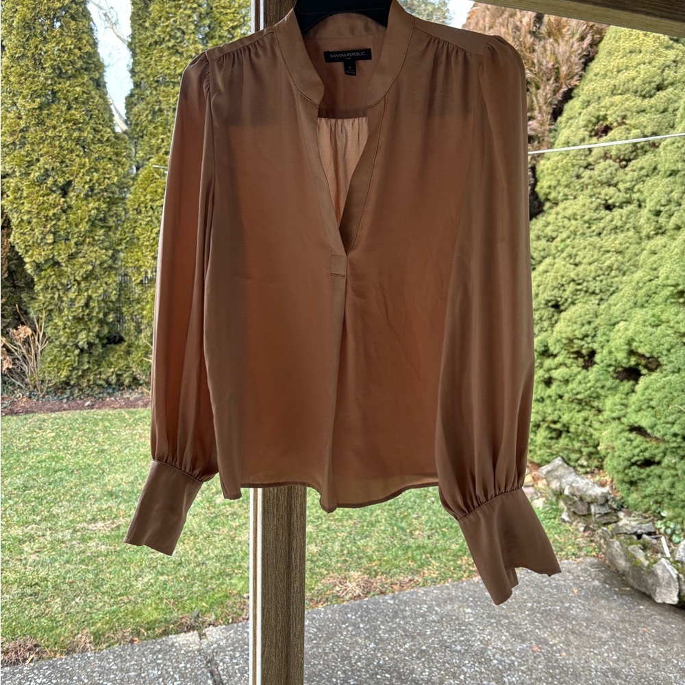 BANANA REPUBLIC BROWN  SATIN CREPE VOLUME-SLEEVE BLOUSE SIZE SMALL
